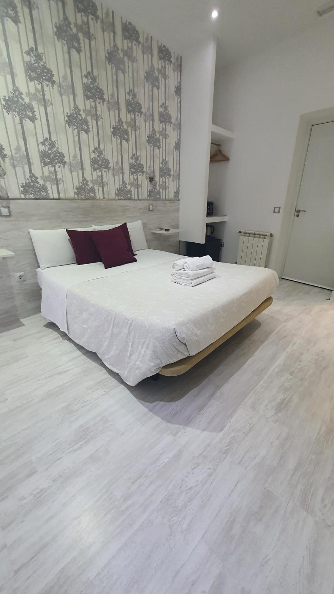 Hostal Met Madrid — Fotos 1